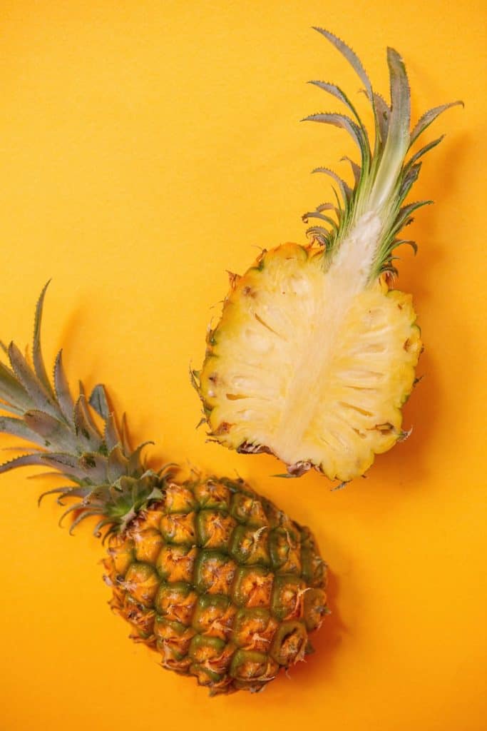 Can cockatiels eat pineapple