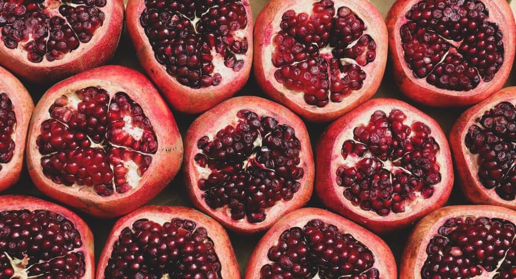 can cockatiels eat pomegranate