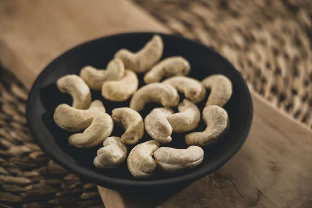 Can Cockatiels Eat Cashews